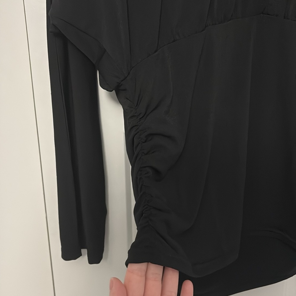 VENUS Women’s Black Top - Picture 3 of 6